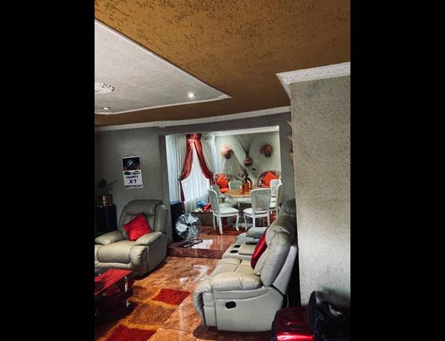 3 BEDROOM HOUSE FOR SALE IN SEBOKENG ZONE 12